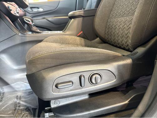 Mosaic Black Metallic 2023 Chevrolet Equinox 1LT