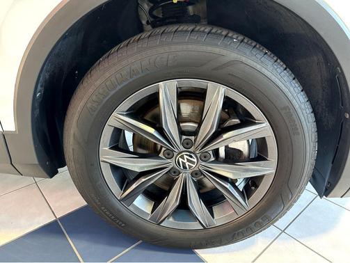 Opal White Pearl 2023 Volkswagen Tiguan 2.0T SE 4MOTION