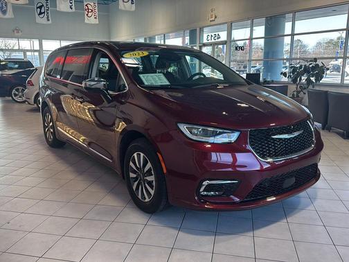 2023 Chrysler Pacifica Hybrid Limited