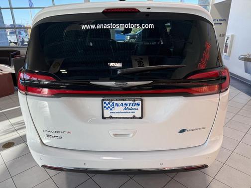 2024 Chrysler Pacifica Hybrid Select
