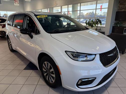 2024 Chrysler Pacifica Hybrid Select