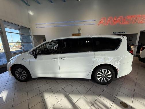 2024 Chrysler Pacifica Hybrid Select