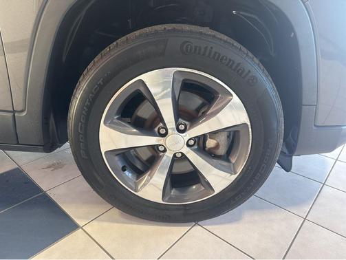 Granite Crystal Metallic Clearcoat 2019 Jeep Cherokee Limited