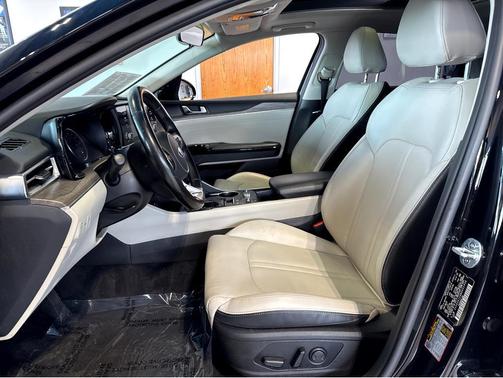 Ebony Black 2021 Kia K5 EX
