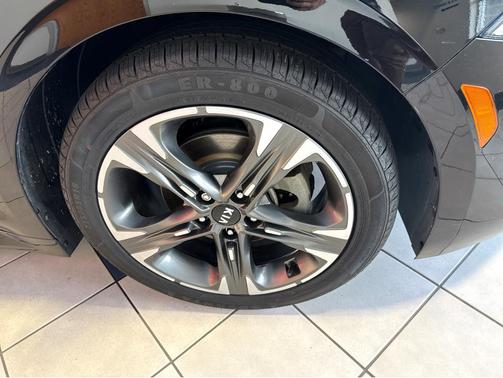 Ebony Black 2021 Kia K5 EX
