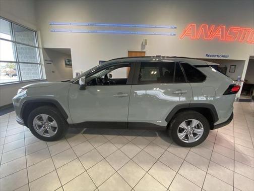 2022 Toyota RAV4 Hybrid XLE