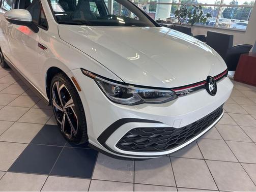 Opal White Pearl 2024 Volkswagen Golf GTI 2.0T SE DSG