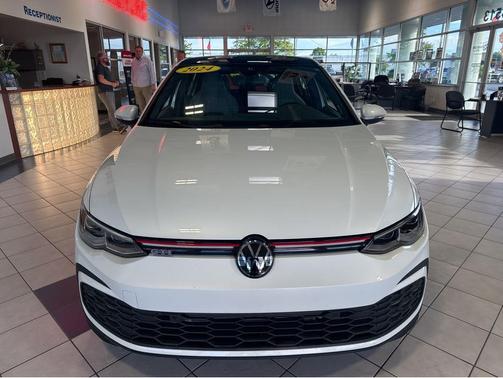 Opal White Pearl 2024 Volkswagen Golf GTI 2.0T SE DSG