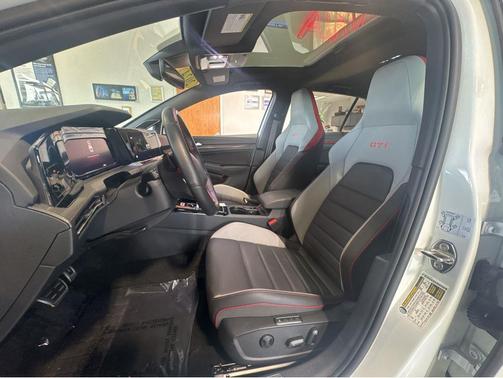Opal White Pearl 2024 Volkswagen Golf GTI 2.0T SE DSG