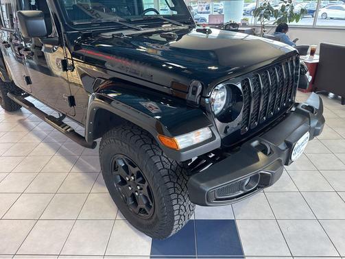 Black Clearcoat 2022 Jeep Gladiator Willys 4x4