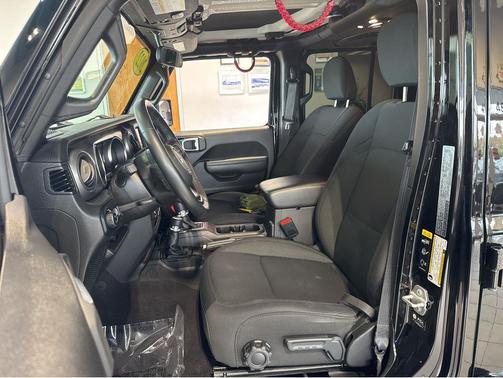 Black Clearcoat 2022 Jeep Gladiator Willys 4x4