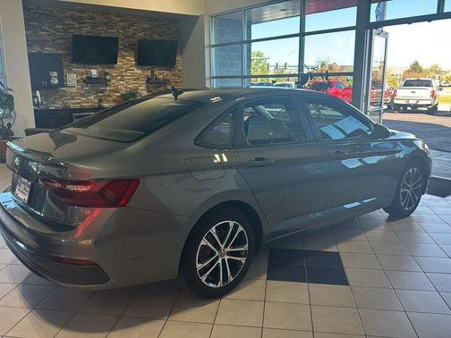 Platinum Gray Metallic 2023 Volkswagen Jetta 1.5T Sport