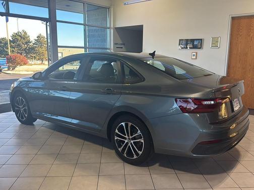 Platinum Gray Metallic 2023 Volkswagen Jetta 1.5T Sport