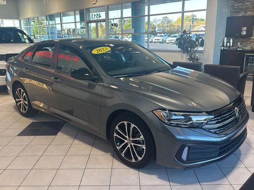 Platinum Gray Metallic 2023 Volkswagen Jetta 1.5T Sport