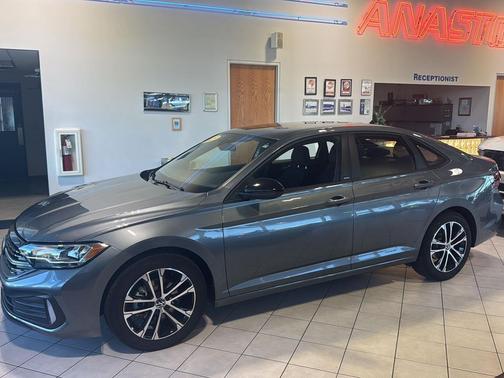 Platinum Gray Metallic 2023 Volkswagen Jetta 1.5T Sport