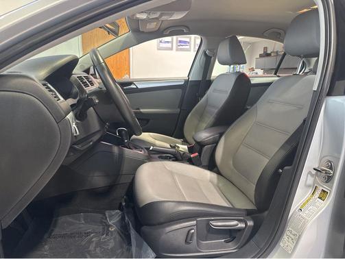 Frost Silver 2013 Volkswagen Jetta Hybrid SE