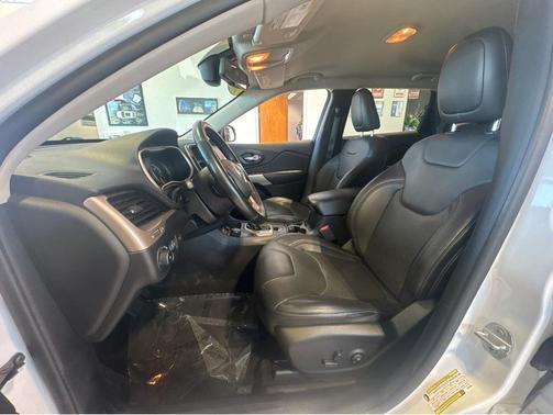 Bright White Clearcoat 2018 Jeep Cherokee Limited