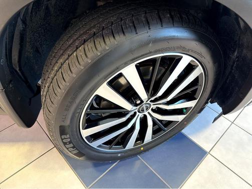 2023 Nissan Pathfinder Platinum 4WD