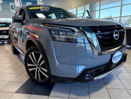 2023 Nissan Pathfinder Platinum 4WD