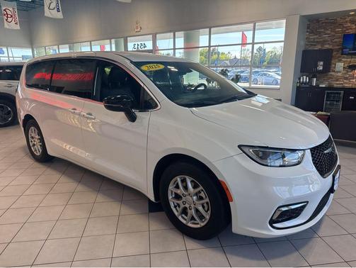 Bright White Clearcoat 2025 Chrysler Pacifica L