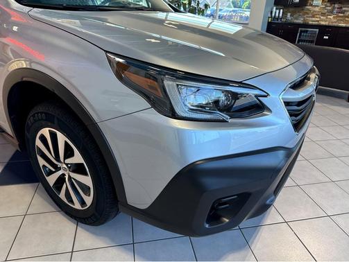 Ice Silver Metallic 2022 Subaru Outback Premium