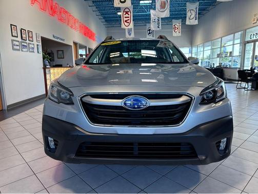 Ice Silver Metallic 2022 Subaru Outback Premium