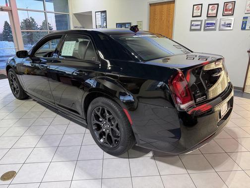 2022 Chrysler 300 Touring