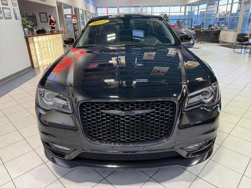 2022 Chrysler 300 Touring