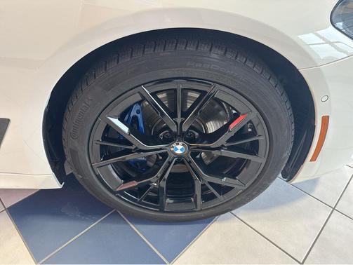 Alpine White 2022 BMW 530 i xDrive