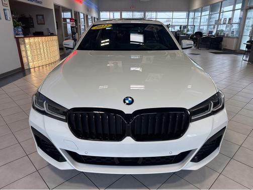 Alpine White 2022 BMW 530 i xDrive