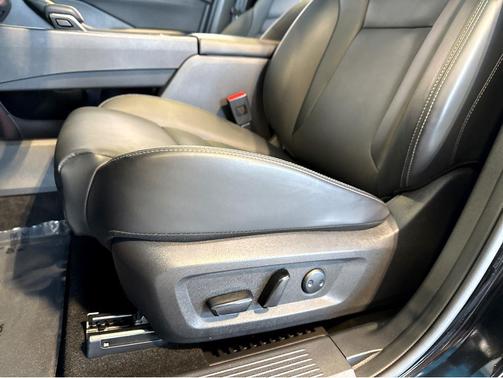 Super Black 2023 Nissan Rogue SV