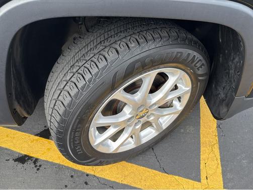 Diamond Black Crystal Pearlcoat 2018 Jeep Cherokee Latitude