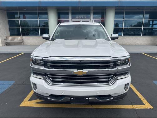 Iridescent Pearl Tricoat 2017 Chevrolet Silverado 1500 High Country