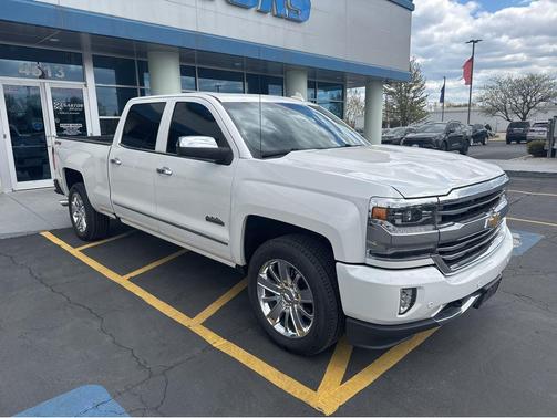 Iridescent Pearl Tricoat 2017 Chevrolet Silverado 1500 High Country