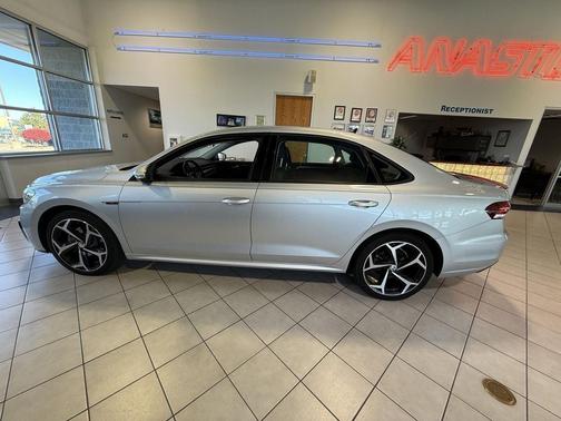 2020 Volkswagen Passat 2.0T R-Line