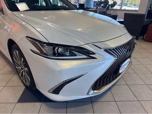 Eminent White Pearl 2021 Lexus ES 250 Base