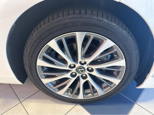 Eminent White Pearl 2021 Lexus ES 250 Base