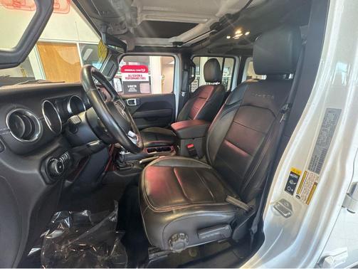 Bright White Clearcoat 2021 Jeep Wrangler Unlimited Sahara
