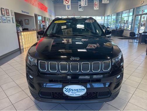 Diamond Black Crystal Pearlcoat 2022 Jeep Compass Latitude Lux