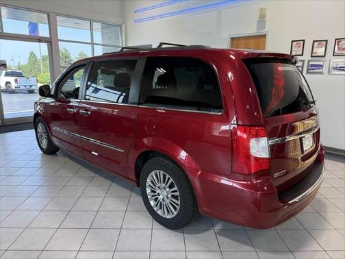 2013 Chrysler Town & Country Touring-L