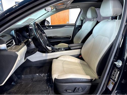Ebony Black 2021 Kia K5 EX