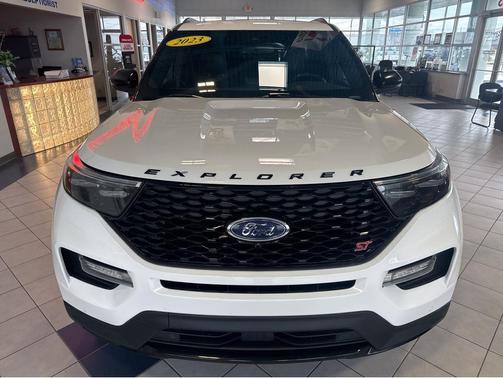 Star White Metallic Tri-Coat 2023 Ford Explorer ST
