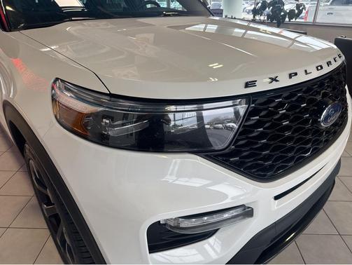 Star White Metallic Tri-Coat 2023 Ford Explorer ST
