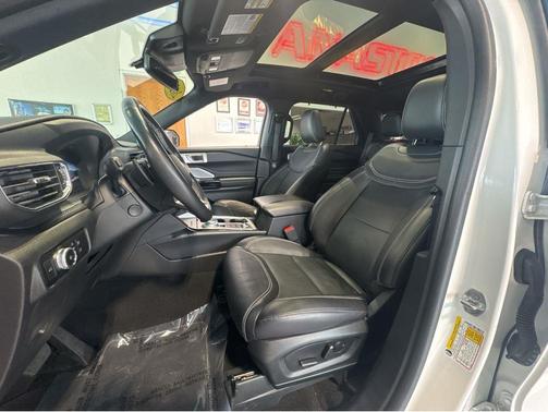 Star White Metallic Tri-Coat 2023 Ford Explorer ST