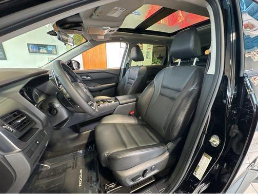 Super Black 2023 Nissan Rogue SV