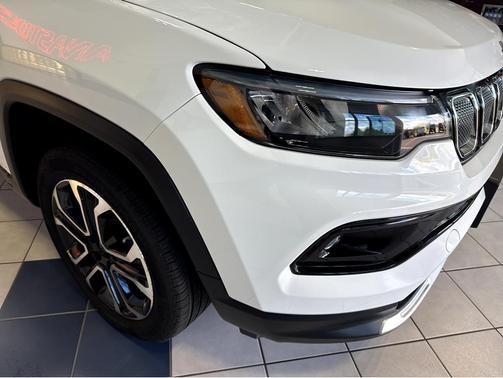 Bright White Clearcoat 2022 Jeep Compass Limited