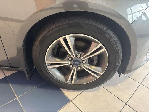 Magnetic 2016 Ford Focus SE