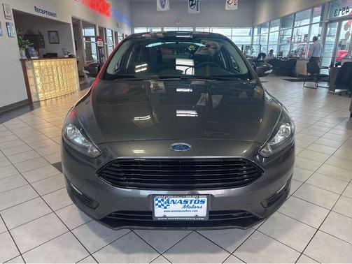 Magnetic 2016 Ford Focus SE