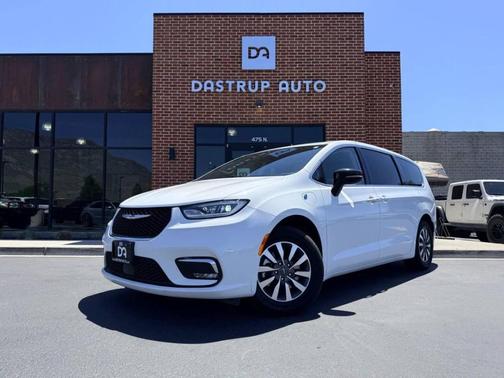 Bright White Clearcoat 2024 Chrysler Pacifica Hybrid Select