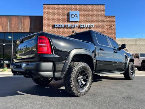 Diamond Black Crystal Pearlcoat 2025 RAM 1500 RHO Crew Cab 4x4 5'7' Box